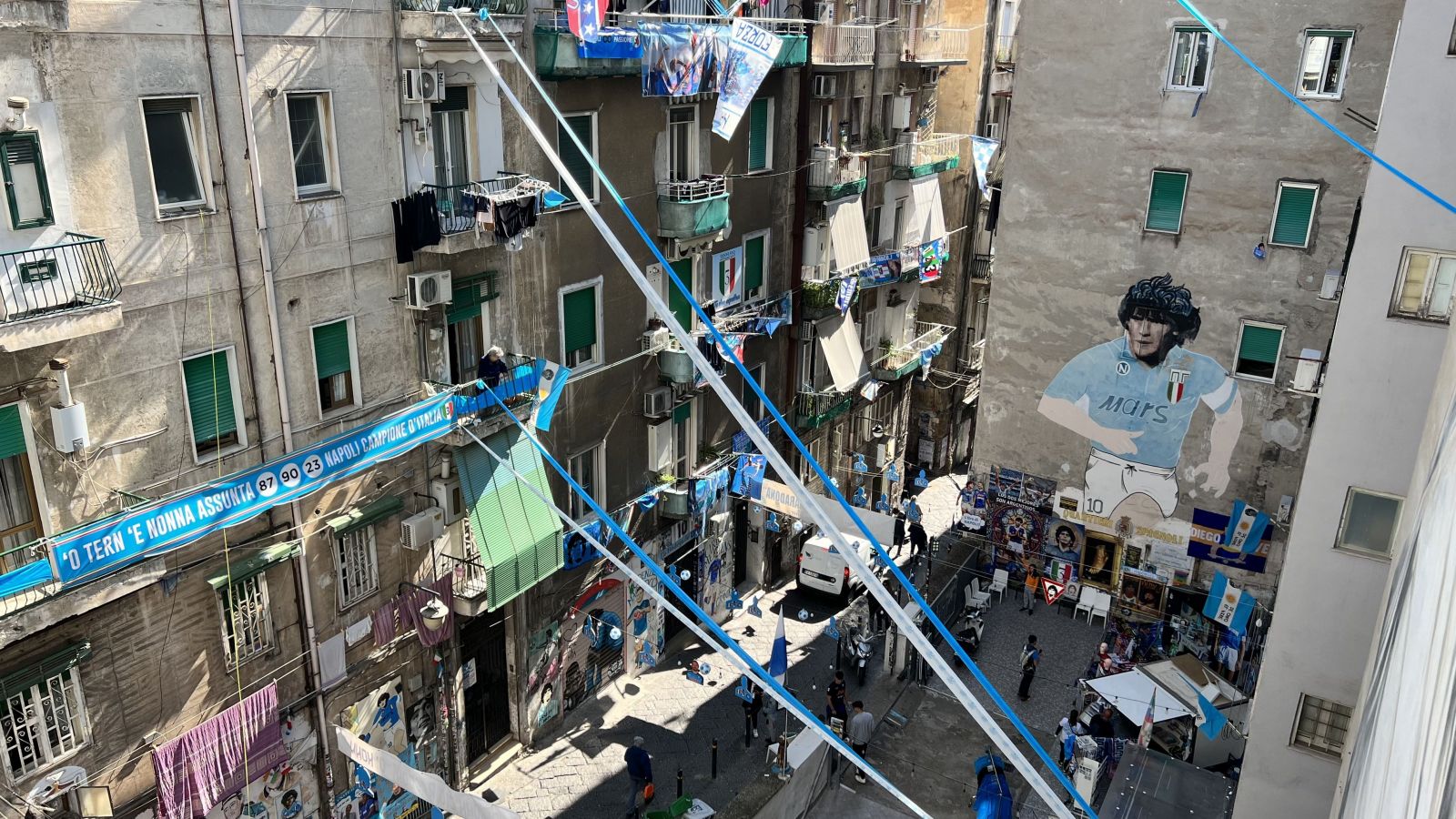 Largo Maradona Spunta Una Nuova Statua Mostrata Ai Tifosi Tra La