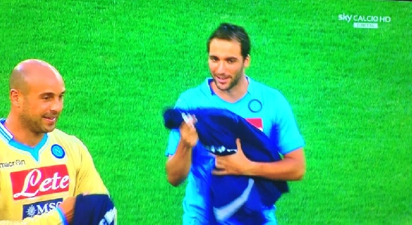 Foto Higuain Entra Al San Paolo I Tifosi Impazziscono Questi I