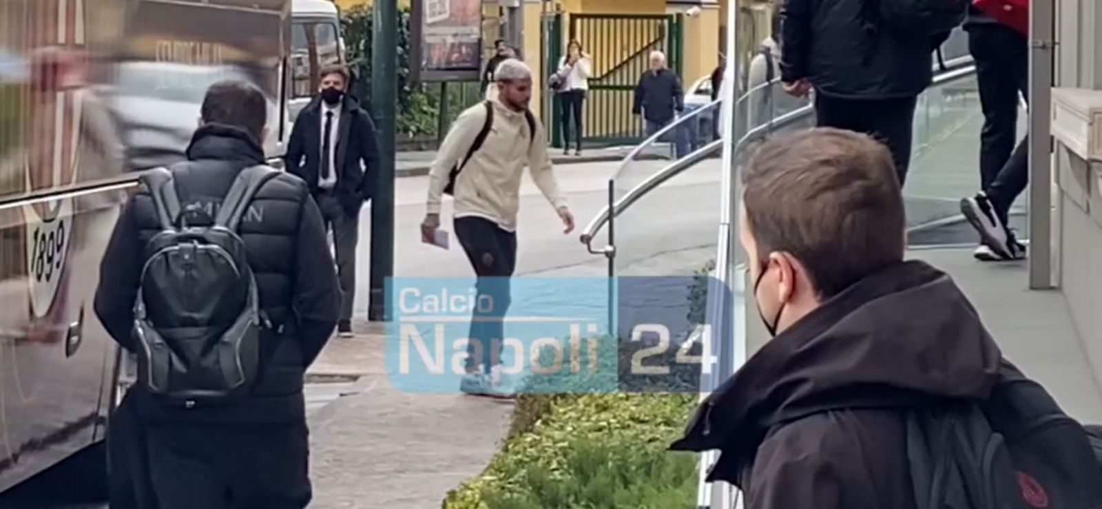 Il Milan è arrivato all Hotel Britannique cori per Ibra e Theo