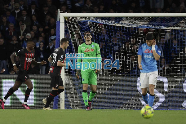 I Fumogeni In Curva E De Laurentiis Impietrito In Tribuna Le