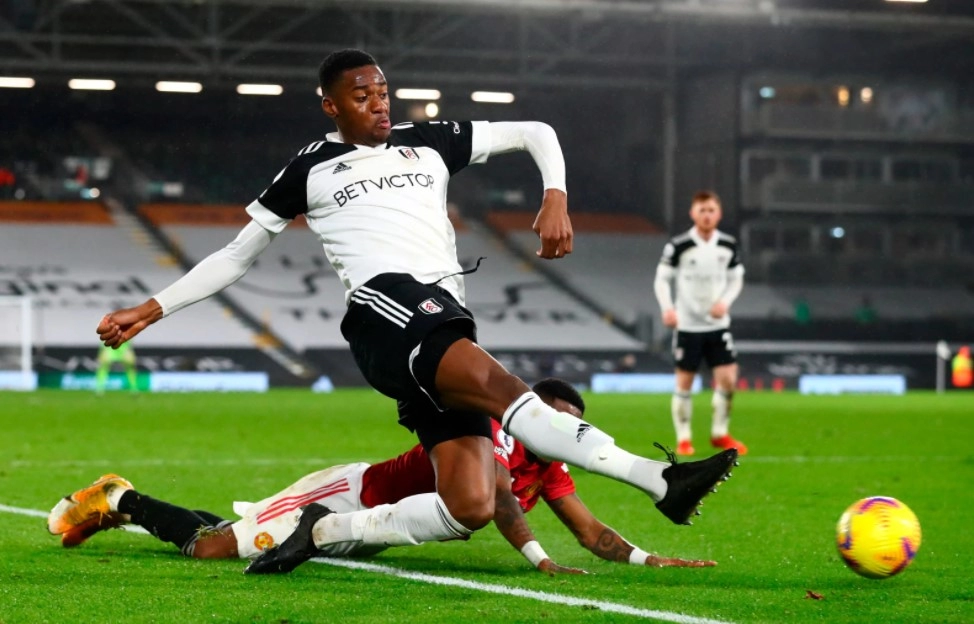 CorSport - Napoli sulle tracce del jolly difensivo Adarabioyo: la valutazione del Fulham