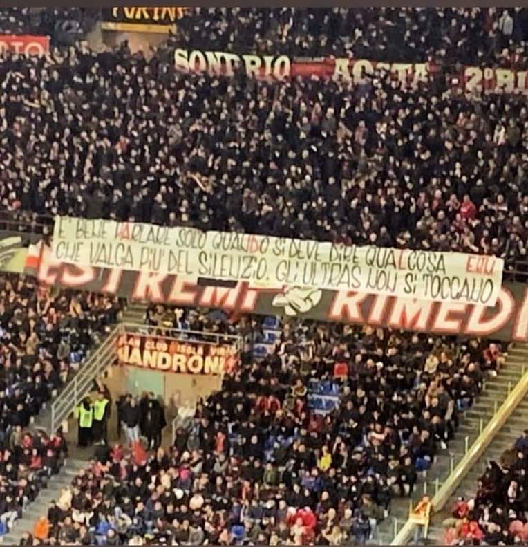 Ultras Milan, striscione in Curva contro De Laurentiis!