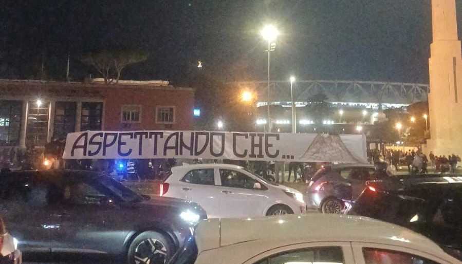 Striscione tifosi Roma