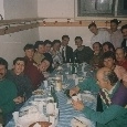 FOTOGALLERY CN24 - Giacca, cravatta e look intellettuale in panchina: lo riconoscete?
