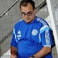 Bielsa ricorda Maradona: "Diego è il mito, l'idolo, la leggenda. La sua morte colpisce i più deboli"