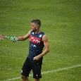 Burlone Mertens, si disseta e poi <i>innaffia</i> il fisioterapista D'Avino! [FOTOSEQUENZA CN24]