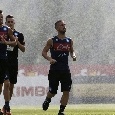Solito Mertens, corre con il gruppo: si accende l'innaffiatoio e si butta sotto! [FOTOSEQUENZA CN24]
