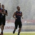 Solito Mertens, corre con il gruppo: si accende l'innaffiatoio e si butta sotto! [FOTOSEQUENZA CN24]