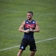 "Chi non salta &egrave; juventino!", Mertens non si trattiene e comincia a saltare insieme ai tifosi a Dimaro