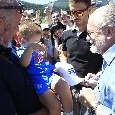 Dall'abbraccio ai tifosi, alle risposte di calciomercato: l'esordio di De Laurentiis a Dimaro [FOTOGALLERY CN24]