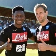 "Tanti auguri a te...", tifosi intonano il coro in attesa degli autografi: Diawara apprezza, grande sorriso [VIDEO CN24]