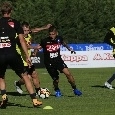 Dimaro, giorno 13: Sarri, che martello per i difensori! Coro alla Maradona per Mertens, sorpresa per Diawara e nuovo look per Allan