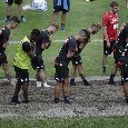Dimaro, allenamento pomeridiano: calciatori nella... sabbia, pubblico ammutolito! Faccia a faccia Ancelotti-Giuntoli, restano in campo solo Ounas e Verdi