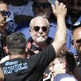 "Presidente, portaci Cavani!": coro sugli spalti per De Laurentiis