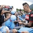 Hamsik sommerso dall'affetto dei tifosi, il capitano si concede per selfie e autografi [FOTOGALLERY CN24]