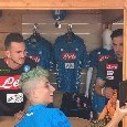 Fabiàn Ruiz firma autografi dallo store del Napoli: tanti sorrisi per lo spagnolo! [VIDEO CN24]
