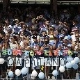 Ovazione per il compleanno di Hamsik, poi parte il coro "C'&egrave; solo un capitano!" Anche Insigne partecipa