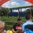 Mario Rui firma autografi all'esterno del Comunale di Carciato, ressa notevole per il portoghese [VIDEO CN24]