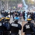 Coppa Italia, scontri prima di Lazio-Atalanta tra ultr&agrave; e Polizia: auto dei vigili incendiate