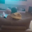 Milik e la moglie giocano a pallone in casa: l'attaccante preso in giro per aver preso goal! [VIDEO]