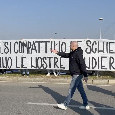 Scandalo e penalizzazione, i tifosi Juve si presentano con uno striscione | FOTO