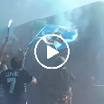 Tifosi in delirio alla partenza del pullman del Napoli, brividi azzurri! | VIDEO CN24