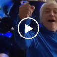 Nino D'Angelo show, canta "Quei ragazzi della Curva B" e si emoziona alla Tv | VIDEO