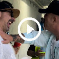 Lavezzi show al Maradona! Ride e scherza con Franco Ricciardi e i napoletani | VIDEO