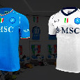 Nuova maglia Napoli: ecco tutti i dettagli, spuntano la 'N' nel tricolore e il Vesuvio! | FOTOGALLERY