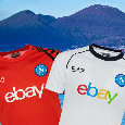 Napoli, nuova maglia d'allenamento a ruba: disponibile blu, rossa e bianca | FOTO