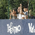 Amichevole Napoli-Mantova: tifosi allontanati da dietro le panchine, tentavano di vedere la partita | FOTO CN24