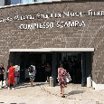 Centro commerciale Jambo, un pulmino carico di beni di prima necessità per Scampia | FOTO