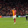 Apoteosi Osimhen, festa con la tifoseria del Galatasaray dopo la doppietta | VIDEO