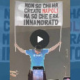 Alfa in concerto a Napoli emoziona il pubblico: striscione sul palco del Palapartenope | VIDEO