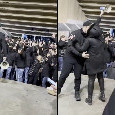 Ultras Napoli, geniale coro di risposta ai tifosi della Fiorentina: "Ma quale pollice, indice..." | VIDEO