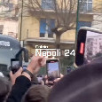 La Juventus arriva al Maradona: guardate cosa fanno i tifosi del Napoli | VIDEO CN24