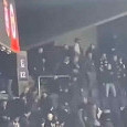 Europa League, Anderlecht-Fenerbahce: violentissimi scontri durante la partita | VIDEO