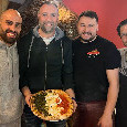 Tra scaramanzia e speranza, a Napoli spunta già la pizza per il possibile 4° Scudetto | VIDEO