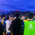 Inter, Inzaghi e i calciatori accerchiano l'arbitro: proteste veementi e continuate | FOTO