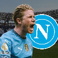 A De Bruyne l'idea di vestire la maglia del Napoli piace! Endorsement eccezionale di Lukaku e Mertens, i dettagli