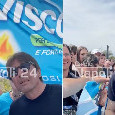 Conte coi tifosi a Castel Volturno firma anche la bandiera 'Gaviscon' | VIDEO CN24