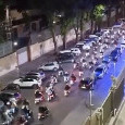 Clamoroso stanotte a Fuorigrotta, enorme corteo di motorini per non far dormire il Cagliari! | VIDEO