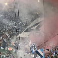 Napoli Cagliari 2-0: in Curva appare il 4 con i fumogeni tricolore | FOTO