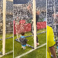 Scudetto Napoli, Contini porta a casa un pezzo di porta come cimelio storico | VIDEO