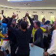 Scudetto Napoli: anche Billing mostra i festeggiamenti dallo spogliatoio | VIDEO