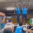 Festa scudetto Napoli, Spinazzola e Politano scatenati festeggiano sopra un taxi | VIDEO