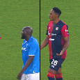 "Dai, ti ho lasciato fare gol!", siparietto Yerry Mina-Lukaku sulla maglia dello scudetto | FOTO