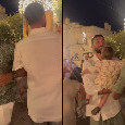 Juan Jesus in vacanza in Salento, si diverte coi balli tipici con... un calciatore della Roma | VIDEO