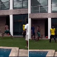 Torello in giardino con gli amici, riconoscete questo ex Napoli? | VIDEO