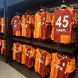 Nuova maglia Galatasaray in vendita: c'è anche quella di Osimhen | FOTO